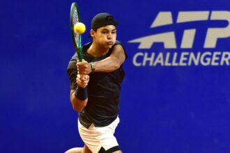 Guto Miguel trava batalha de três horas contra favorito no challenger de Kingston