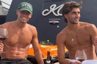 Homofobia no futebol: campeões mundiais da Espanha sofrem ataques após demonstrações de carinho