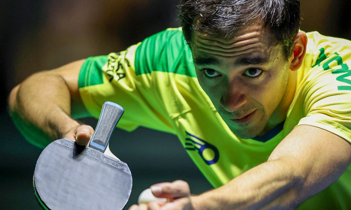 Hugo Calderano enfrenta Félix Lebrun em busca de vaga na semifinal do Europe Smash
