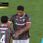Hulk enfrenta hostilidade da torcida do Fluminense durante substituição