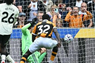 Hull City surpreende Manchester United em retorno triunfal à Premier League