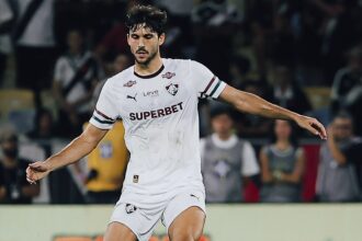 Igor Rabello adia cirurgia no Fluminense para seguir em campo na temporada