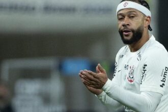 Impasse em negociação de Memphis Depay gera divergência entre Corinthians e staff