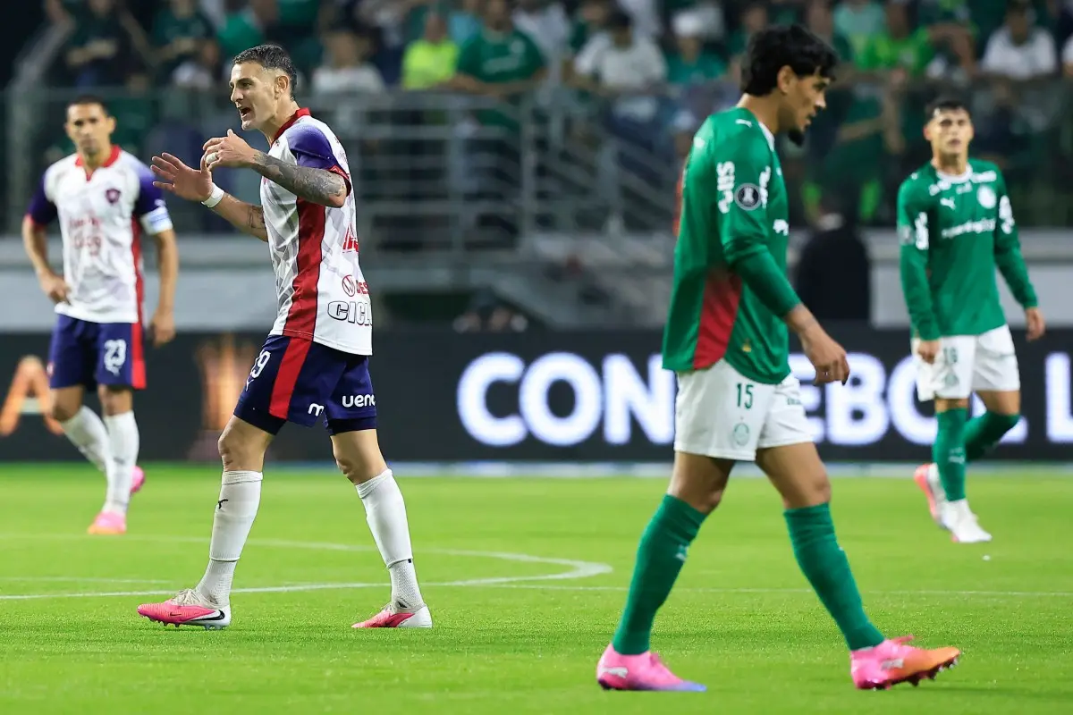 Impedimento no Nubank Parque anula gol do Cerro Porteño após revisão do VAR