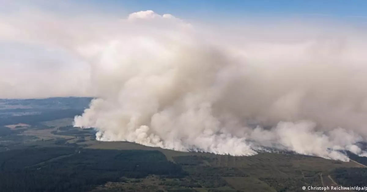Incêndio florestal histórico na Bélgica força evacuações e mobiliza ajuda internacional