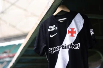 Ingressos de sócios do Vasco teriam sido usados por ex-dirigentes na Sapucaí