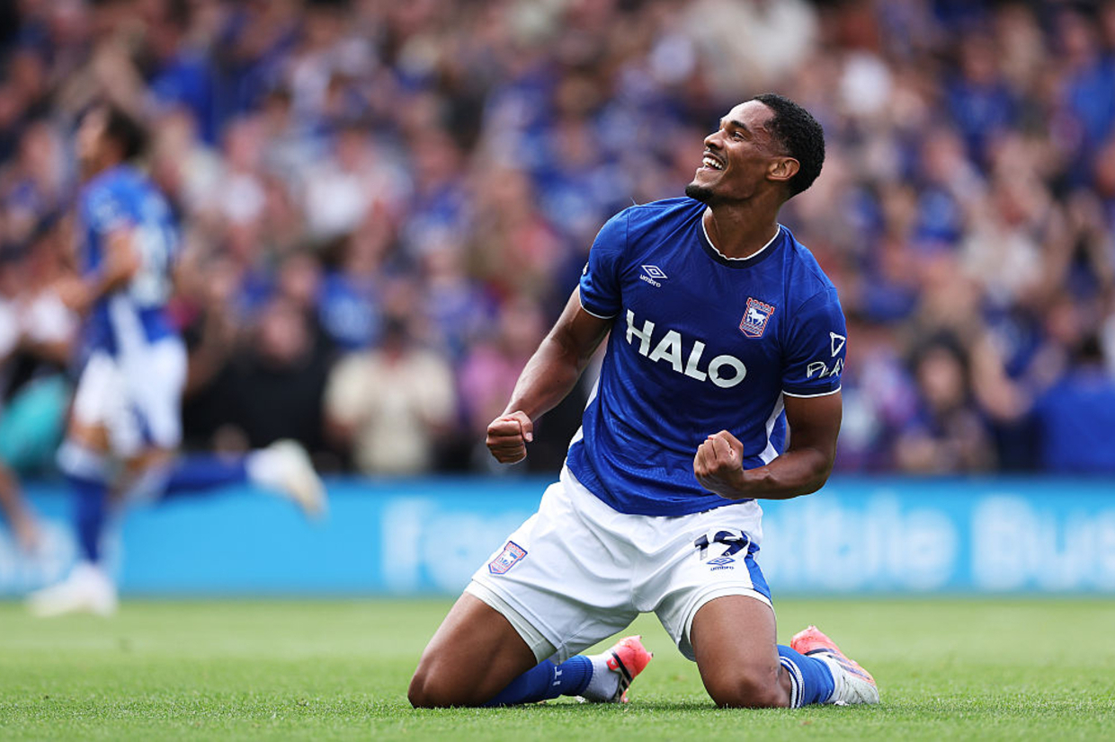 Ipswich Town marca retorno à elite inglesa com vitória e gol brasileiro
