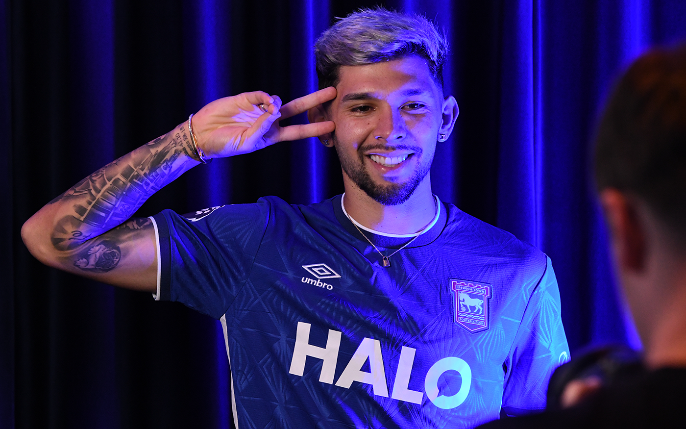 Ipswich Town oficializa contratações de Julio Enciso e Abdoul Ouattara