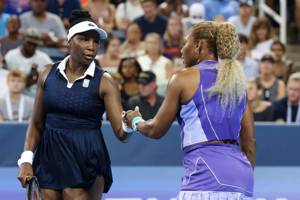 Irmãs Williams retornam às quadras em Cincinnati com apoio da torcida