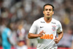 Jadson, ex-jogador do Corinthians, ganha liberdade provisória após prisão por violência doméstica