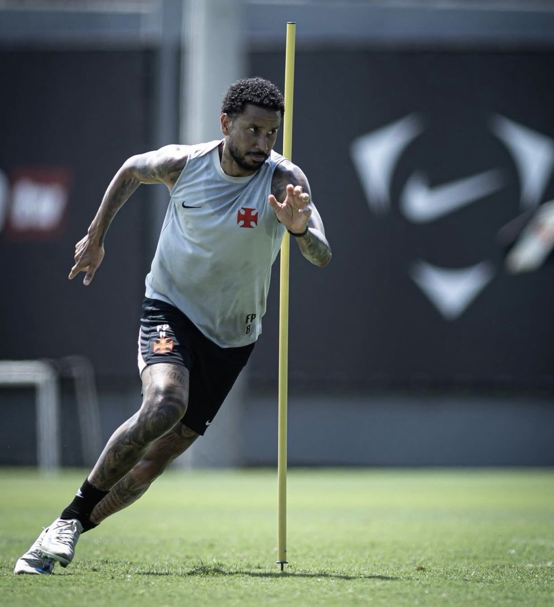 Jair passa por nova avaliação médica após lesão muscular no Vasco
