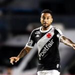 Jair reafirma importância no meio-campo do Vasco após retorno aos gramados