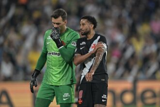 Jair retorna ao time titular do Vasco e reforça meio-campo em momento decisivo
