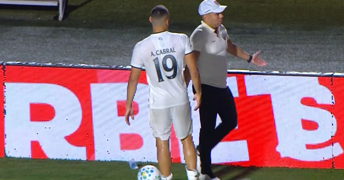 Jair Ventura esclarece polêmica com Arthur Cabral e reafirma gratidão ao Botafogo