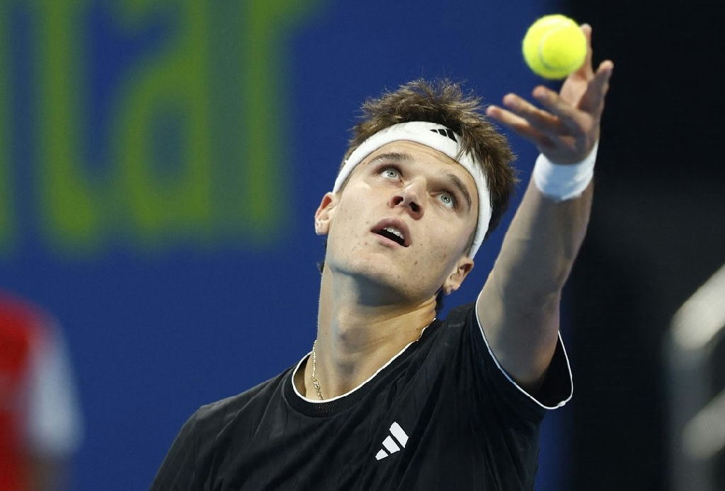 Jakub Mensik e Alex Michelsen avançam em rodada de surpresas no Masters 1000 de Montréal