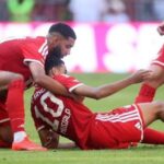 Jamal Musiala sofre mal-estar após marcar gol em amistoso do Bayern