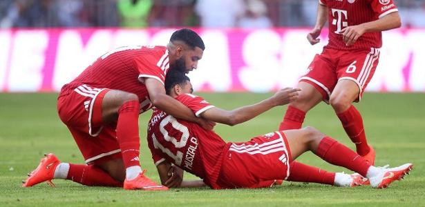 Jamal Musiala sofre mal-estar após marcar gol em amistoso do Bayern