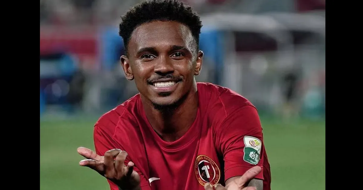 Jeffinho brilha no futebol chinês com dois gols e celebração temática