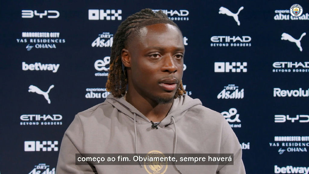 Jérémy Doku celebra evolução técnica e renovação de contrato com o Manchester City