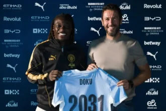 Jérémy Doku estende vínculo com o Manchester City até 2031