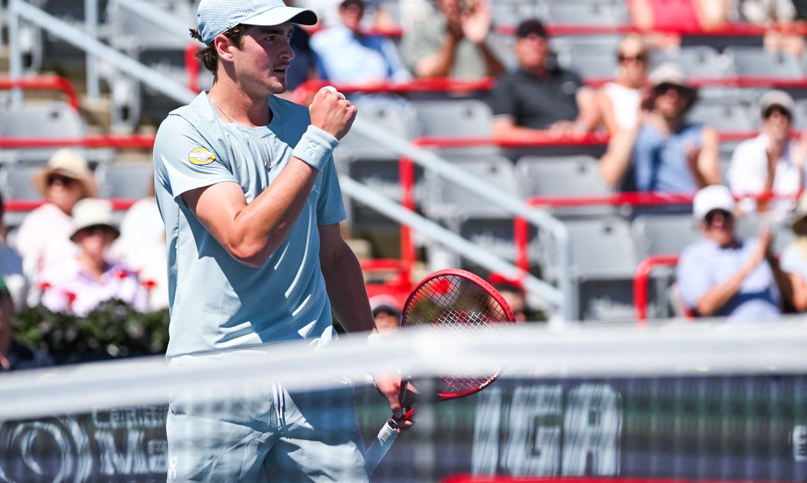João Fonseca brilha em Montreal e elimina Tsitsipas no Masters 1000