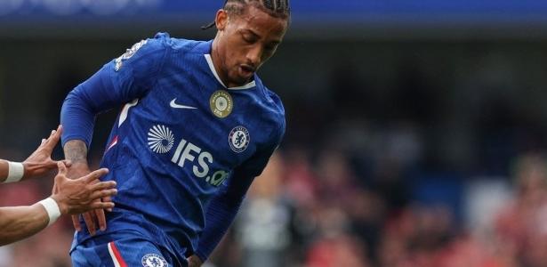 João Pedro brilha com dois gols em vitória do Chelsea sobre a Real Sociedad