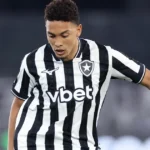 Jordan Barrera segue em tratamento e aguarda novos exames no Botafogo