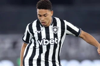 Jordan Barrera segue em tratamento e aguarda novos exames no Botafogo