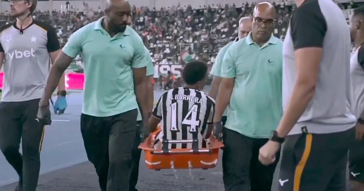 Jordan Barrera sofre lesão no tornozelo durante clássico entre Botafogo e Fluminense