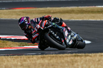 Jorge Martín conquista pole position e lidera domínio da Aprilia em Silverstone