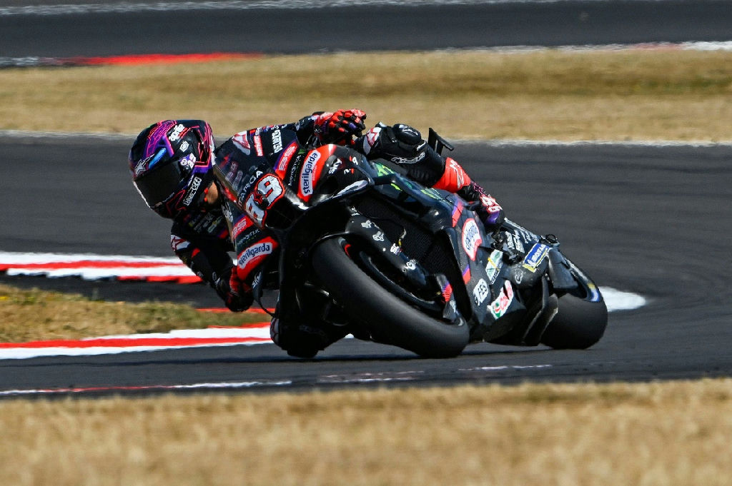 Jorge Martín conquista pole position e lidera domínio da Aprilia em Silverstone