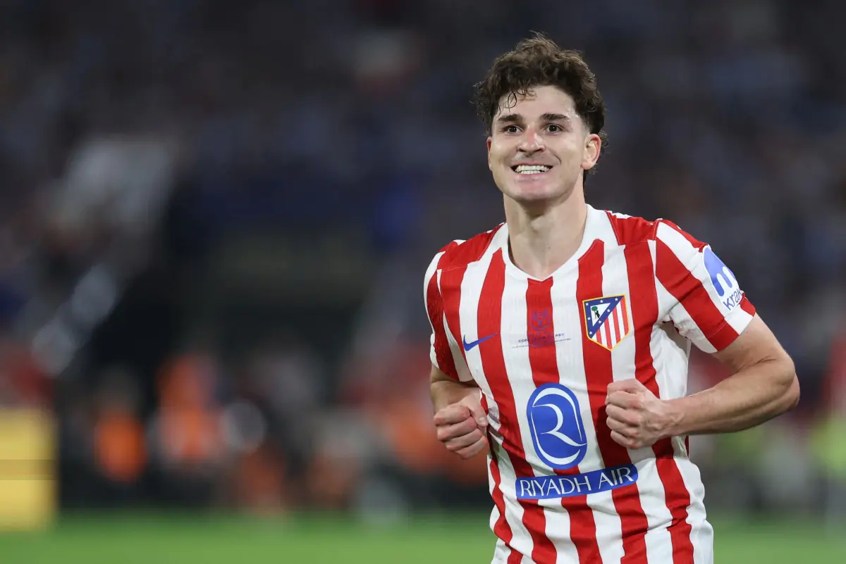 Julián Álvarez permanece no Atlético de Madrid segundo Diego Simeone