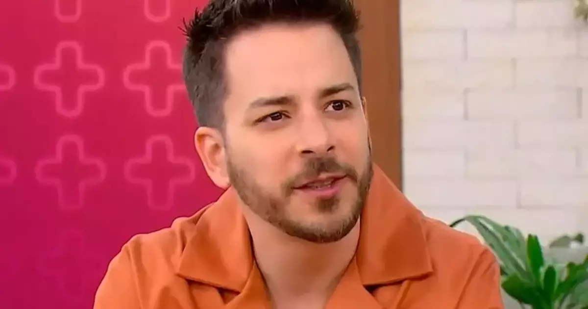 Junior Lima reflete sobre pressão da fama, crises de pânico e julgamentos sobre sexualidade