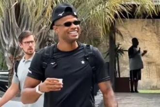 Júnior Santos retorna ao Botafogo para duelo decisivo na Copa Sul-americana