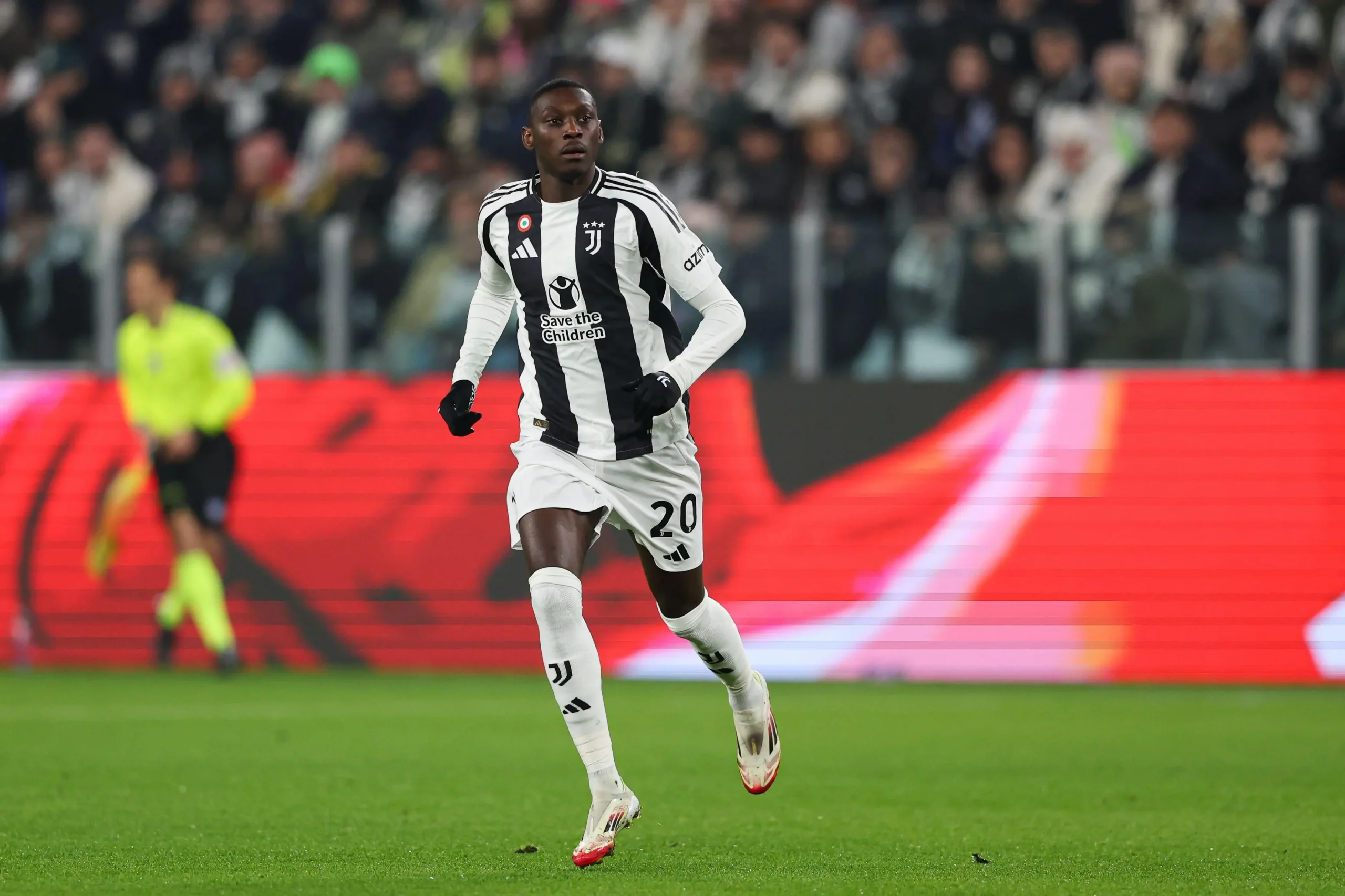 Juventus oficializa contratação definitiva do atacante Randal Kolo Muani