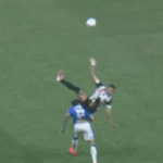 Kaio Jorge busca contato com Ruan Tressoldi após lance de concussão em clássico