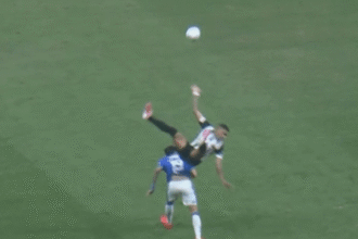Kaio Jorge busca contato com Ruan Tressoldi após lance de concussão em clássico