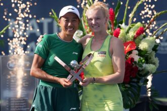 Katerina Siniakova e Shuai Zhang vencem o WTA 1000 de Toronto nas duplas