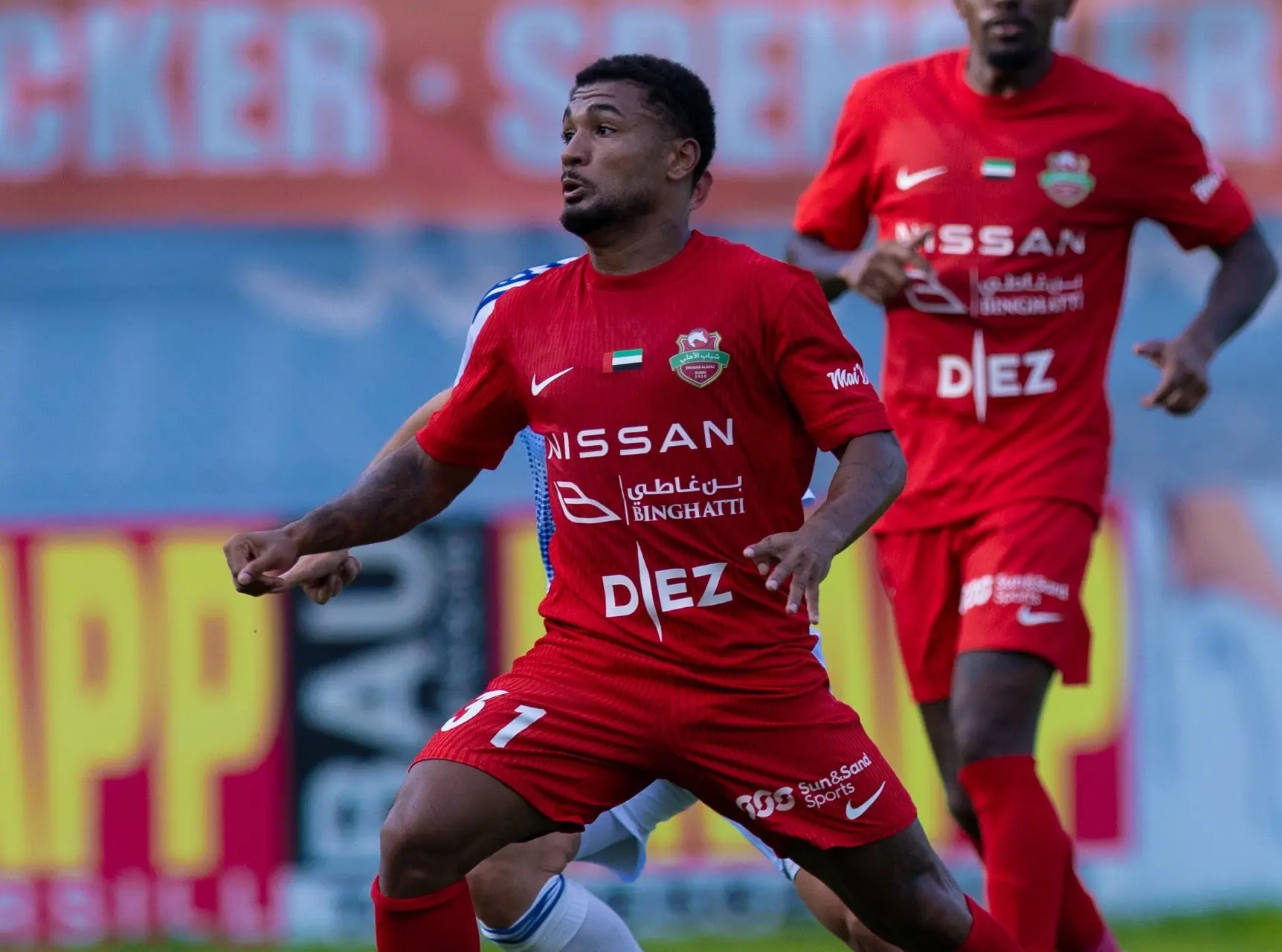 Kauan Santos brilha com duas assistências na estreia vitoriosa do Shabab Al Ahli