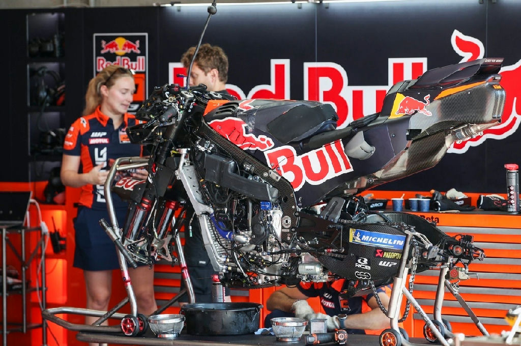 KTM realiza reparos cruciais em motores da Motogp para impulsionar desempenho