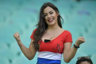 Larissa Riquelme marca presença em São Januário para duelo entre Vasco e Olimpia