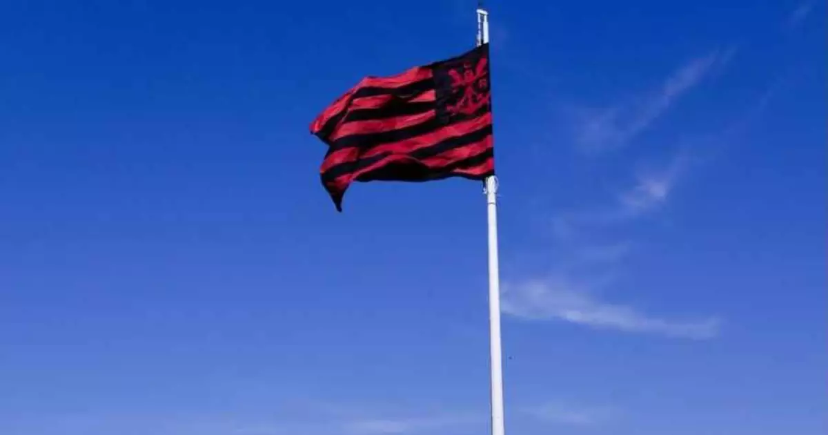 Lateral Daniel Sales recusa oferta europeia e prioriza permanência no Flamengo