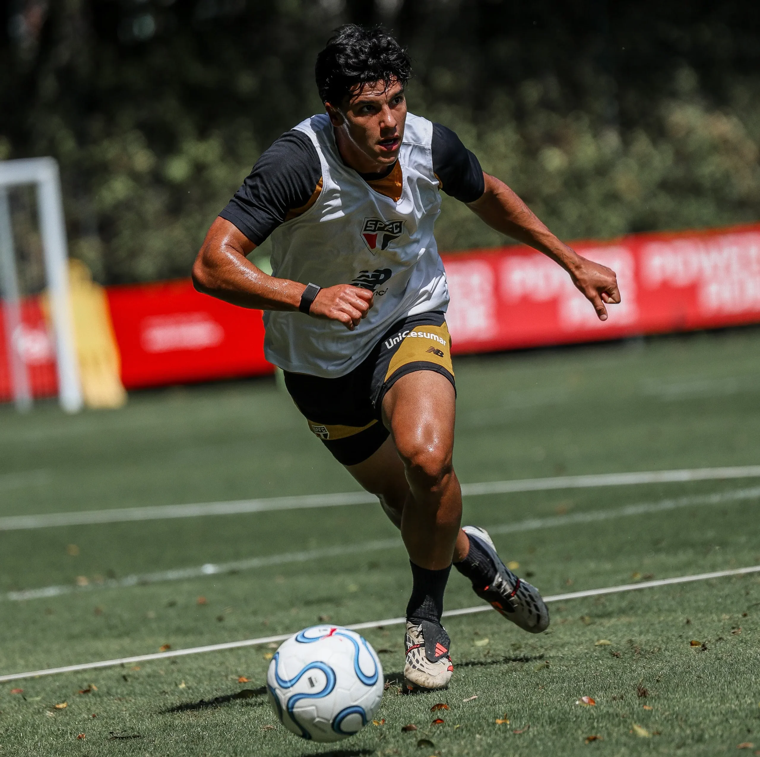 Lateral Nicolas retorna aos gramados pelo sub-20 do São Paulo após acidente