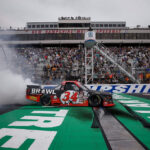 Layne Riggs vence em New Hampshire e define classificados para o Chase da NASCAR Truck