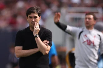 Leeds United derrota Liverpool por 4 a 2 em Chicago e encerra invencibilidade de Iraola