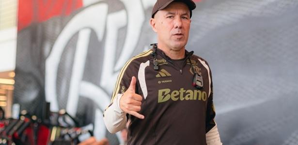 Leonardo Jardim compara pressão atual no Flamengo ao histórico de Filipe Luís