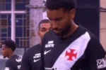 Lesão de grau 3 tira Jair do Vasco por um mês e abre vaga para Sosa no meio-campo