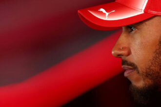 Lewis Hamilton bloqueia Jon Jones após polêmica envolvendo caça de animais