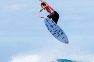 Líder do circuito, Italo Ferreira busca trilogia pessoal em etapa crucial de Fiji