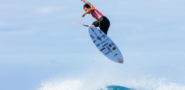 Líder do circuito, Italo Ferreira busca trilogia pessoal em etapa crucial de Fiji